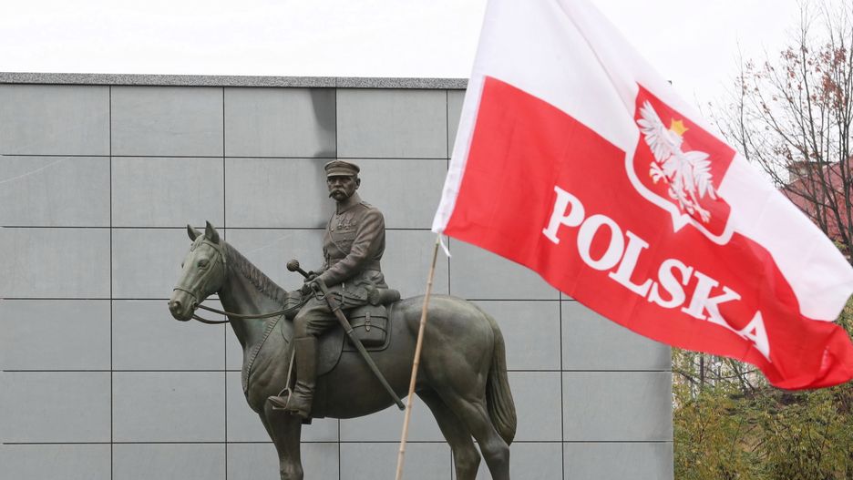 Pomnik Józefa Piłsudskiego umieszczono na cokole