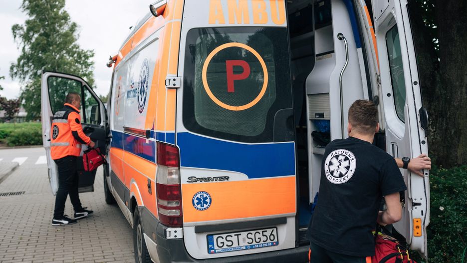 Nastolatek odprowadził kobietę do przychodni