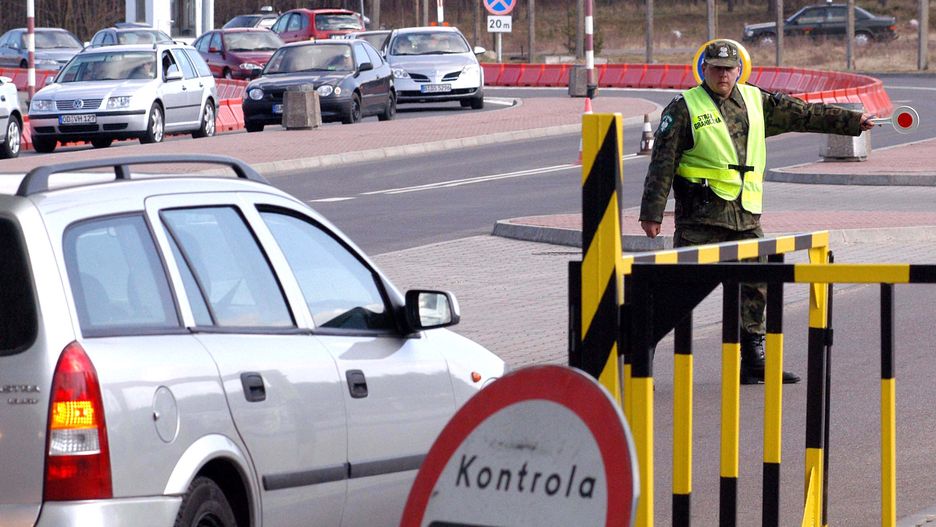 Poszukiwani przekroczyli granicę w Osinowie Dolnym i uciekali w stronę Cedyni