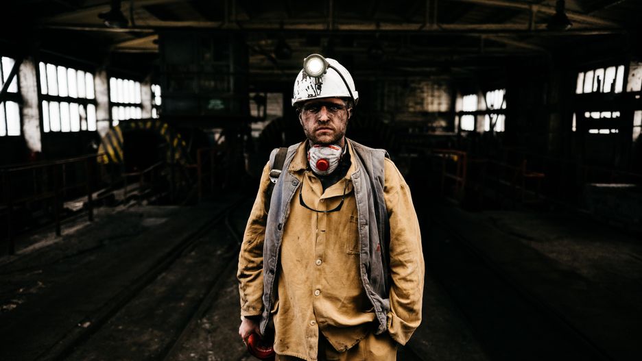 Kiedy dziennikarz zjeżdża do kopalni, aby zobaczyć, jak pracują górnicy - na zdjęciu autor tekstu