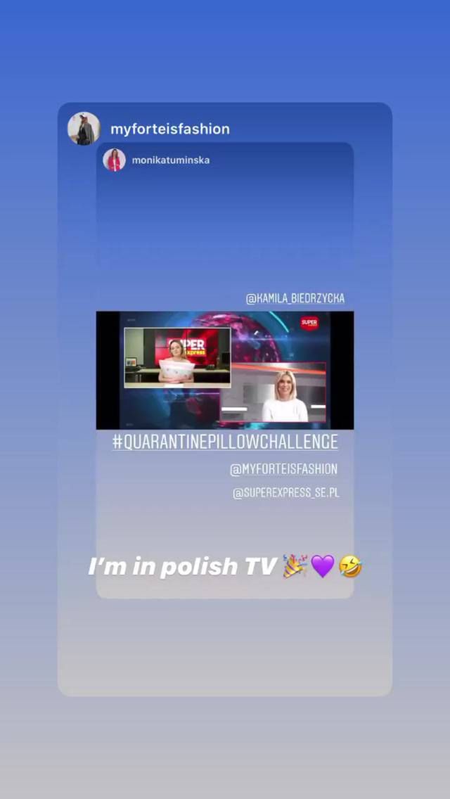 Dziennikarka Monika Tumińska z Super Express w sukience z poduszki w ramach akcji #quarantinepillowchallenge