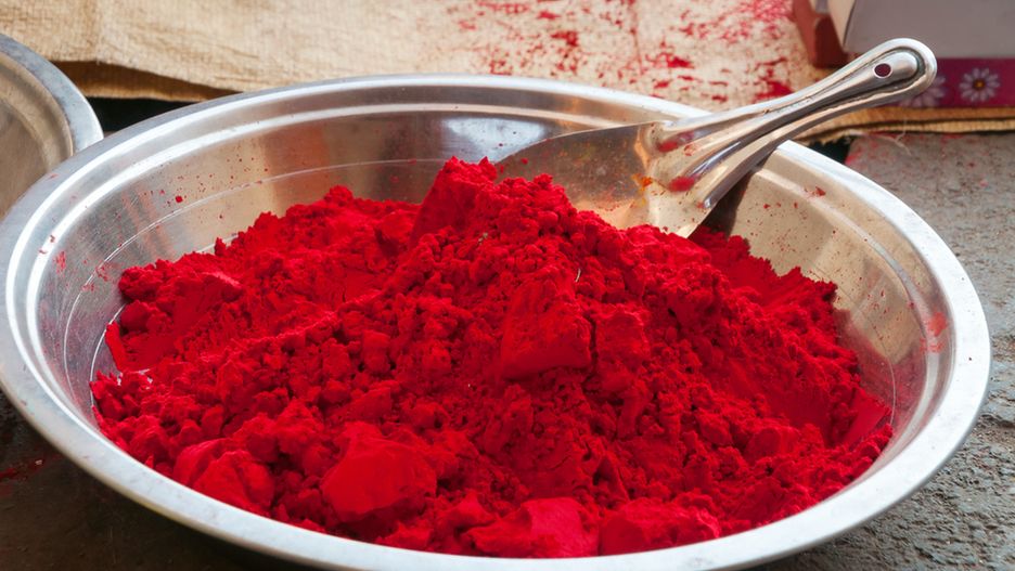 Barwniki sztuczne kontra naturalne - które lepsze?