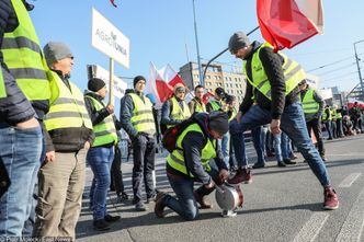 Protest rolników w Warszawie. Plac Zawiszy nieprzejezdny - ogromne utrudnienia w centrum miasta