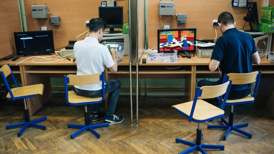 Uczniowie technikum w trakcie zajęć