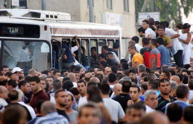 Strzelanina w izraelskim autobusie - sprawca ukamieniowany