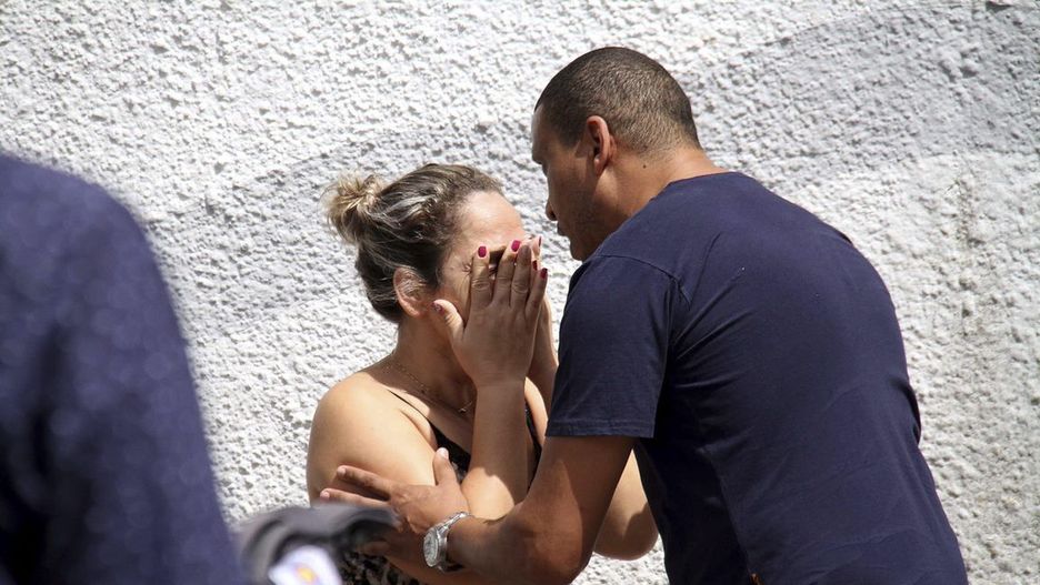 Napastnicy zastrzelili pięcioro dzieci, pracownika szkoły, a później siebie nawzajem