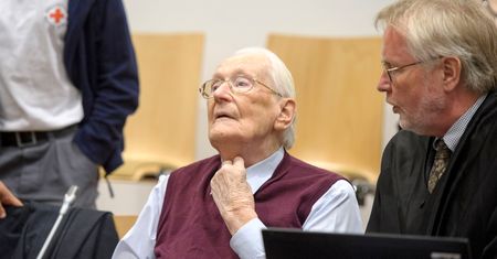 Były SS-man trafi za kraty. Decyzja ws. "księgowego z Auschwitz"