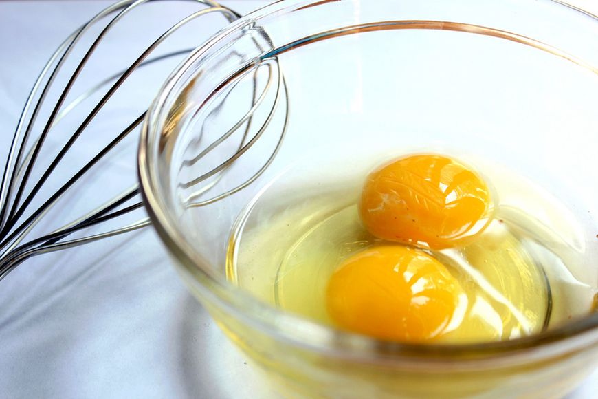 Żółtka jaj podnoszą poziom cholesterolu?