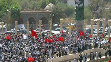 Czerwone flagi na ulicach Bagdadu