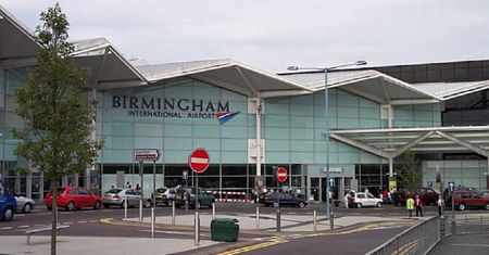 Koronawirus w Wielkiej Brytanii. Na lotnisku w Birmingham powstanie ogromna kostnica