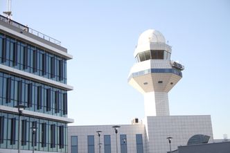 Bezpieczeństwo lotów. Do wieży kontroli mogą mieć dostęp nieuprawnione osoby