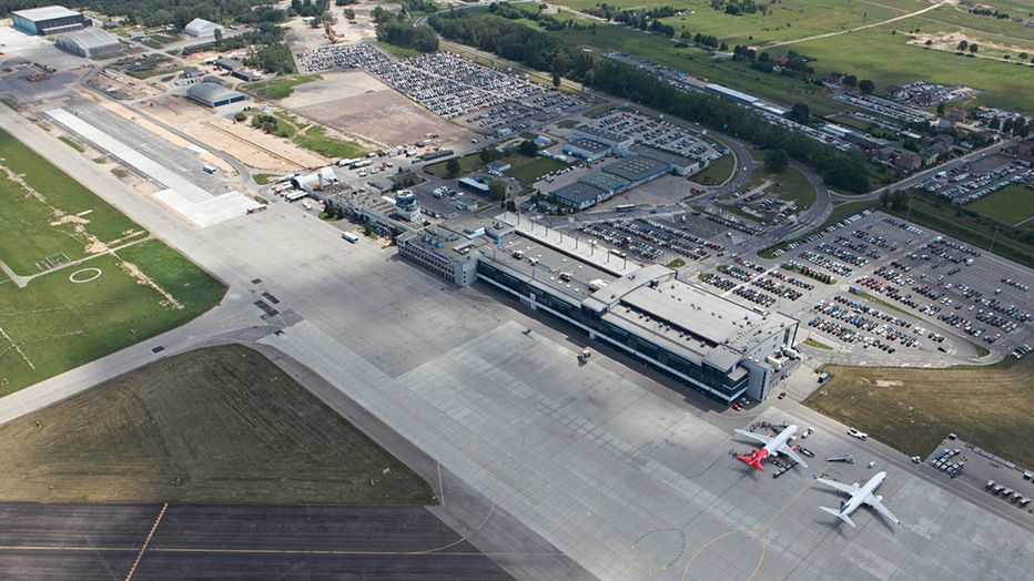 Pierwsi pasażerowie pojadą pociągiem z Katowic oraz Tarnowskich Gór do lotniska Pyrzowice w 2022 r.