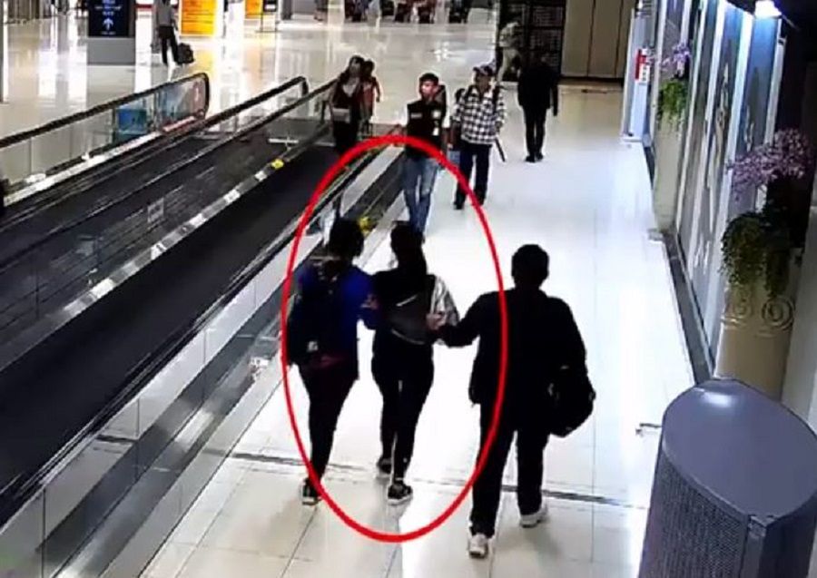 Gang porwał kobietę na lotnisku w Bangkoku. Wszystko zarejestrował monitoring