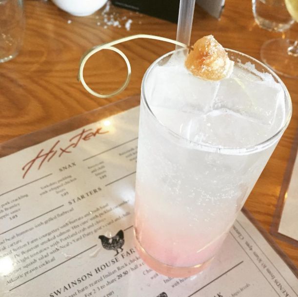 Drink z imbiru, limonki i syropu z granatów.