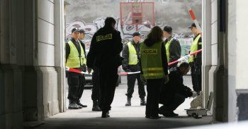 Napad na bank w centrum Warszawy - policja szuka sprawców