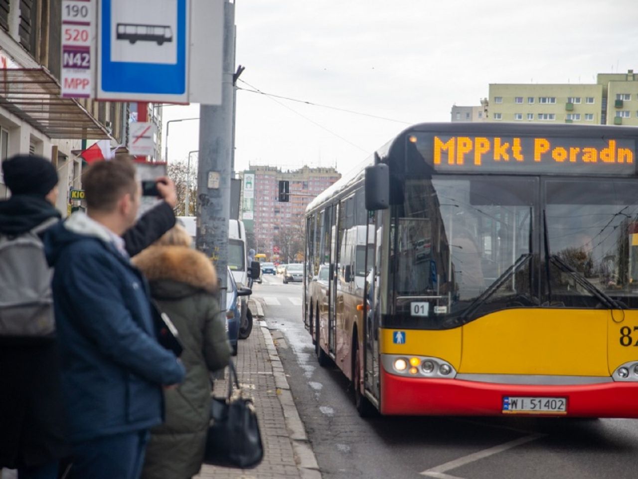 Warszawa. Mobilna pomoc dla bezdomnych na ulicach stolicy do kwietnia