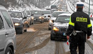 Gigantyczne korki na zakopiance. Śnieg sparaliżował Zakopane i drogi