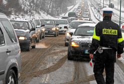 Gigantyczne korki na zakopiance. Śnieg sparaliżował Zakopane i drogi