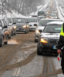 Gigantyczne korki na zakopiance. Śnieg sparaliżował Zakopane i drogi