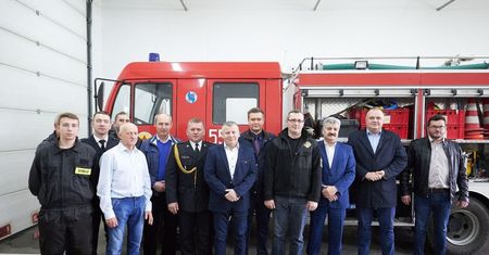 Rozmawiali ze strażakami