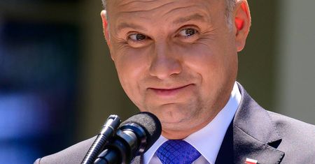Andrzej Duda już ubrał choinkę. Jest na bogato. Aż ugina się od ozdób