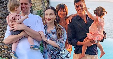 Anna Lewandowska i Marina Łuczenko pokazały swoje śliczne dzieci w Grecji! Są także sławni mężowie oraz odkryte opalone ciała!