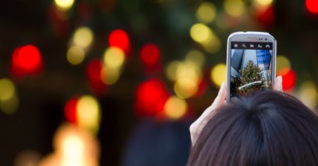 Życzenia świąteczne e-mailem, SMS-em i na FB. Te zasady musisz poznać