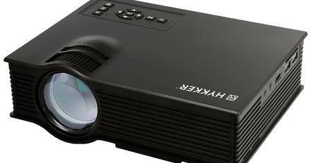 Świetna promocja w Biedronce. Projektor multimedialny za mniej niż 300 złotych