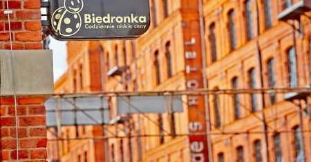 Bez pstrokacizny można się obejść. Biedronka pokazała to tym sklepem