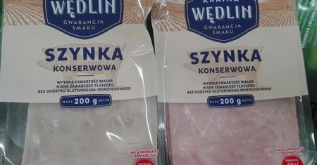 Jedna szynka różowa, druga beżowa. Dlaczego? Zapytaliśmy eksperta