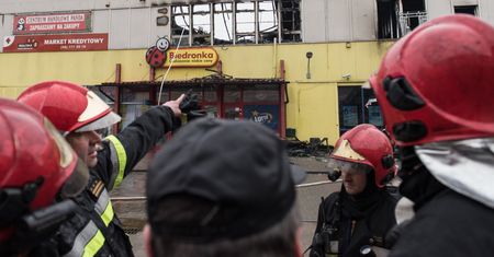 Straż pożarna grozi Biedronce zamykaniem sklepów. Chodzi o zastawione drogi ewakuacyjne