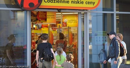 Kontrole w Biedronce. Państwowa Inspekcja Pracy sprawdzi zasady panujące w sklepach