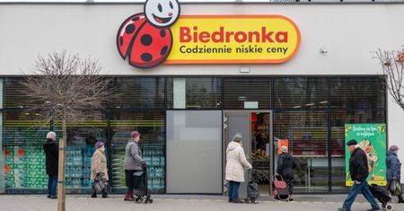 W Biedronkach pojawiają się mobilne kasy. Tak sieć radzi sobie z ograniczeniami