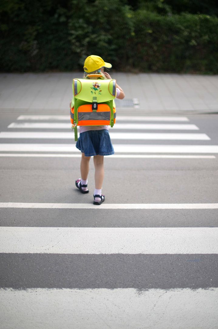 Szczecin. Mężczyzna w czarnym samochodzie próbował porwać uczennicę podstawówki