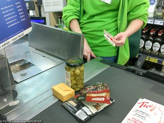 Właściciel Biedronki podał dane. Dwóch na trzech pracowników zatrudnionych w Polsce