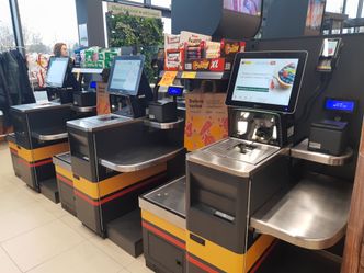 Roboty zabiorą pracę. Pracownicy handlu boją się o stanowiska