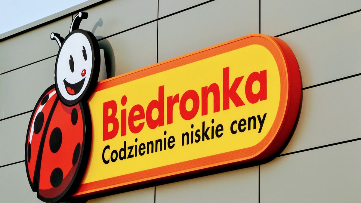 Biedronka szykuje się na koronawirusa. Zmienia godziny pracy sklepów. 