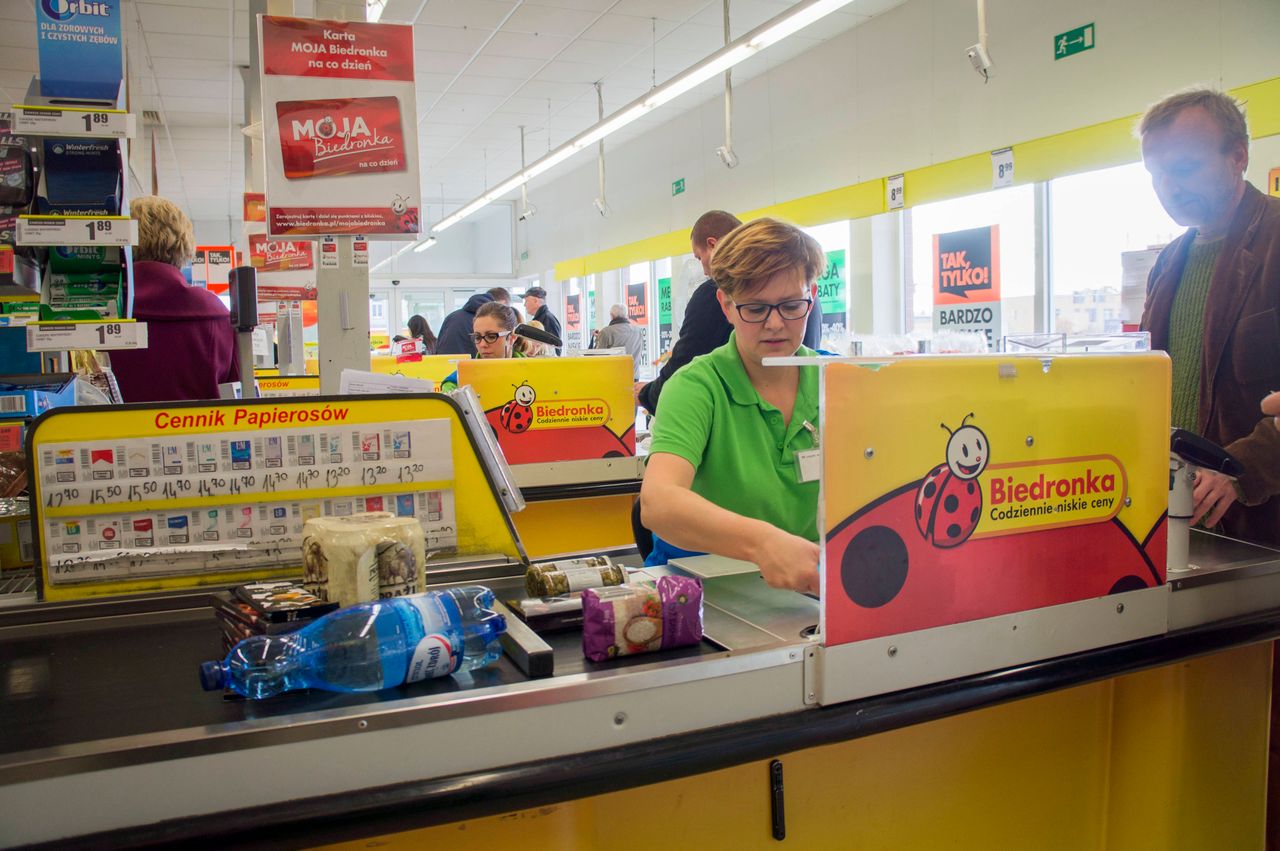 Koronawirus w Polsce. Biedronka i Lidl z nowymi godzinami otwarcia. Szykują się na Wielkanoc