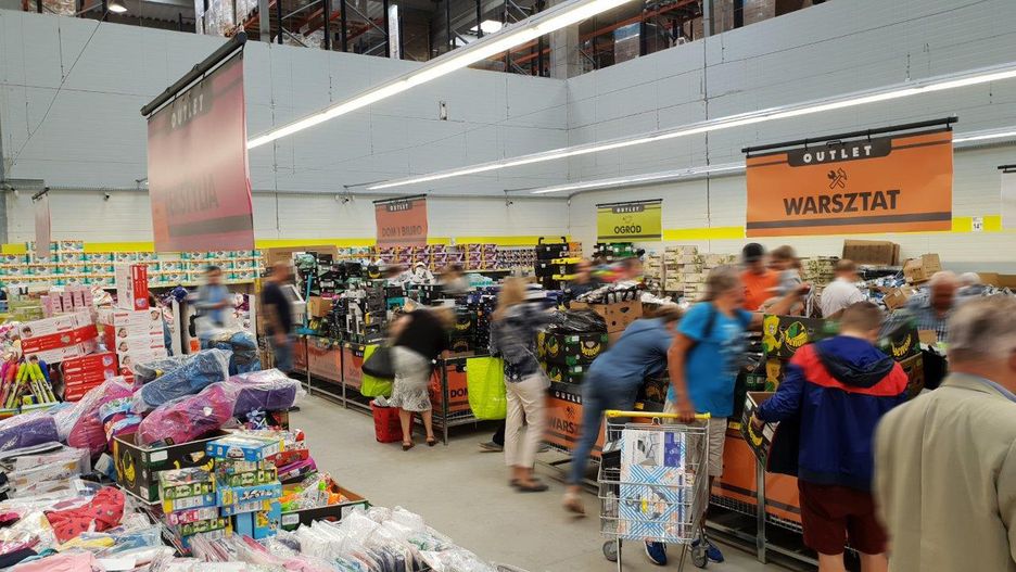 Outlet w Poznaniu to pierwszy taki sklep Biedronki
