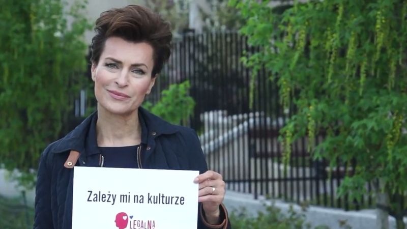 Danuta Stenka jest ambasadorką kampanii społecznej Legalna Kultura. 