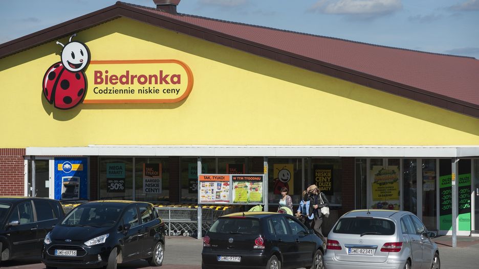Dyskonty coraz częściej stawiają na parkingach szlabany i parkomaty. Chcą mieć wolne miejsca tylko dla klientów, a nie pracowników okolicznych biur