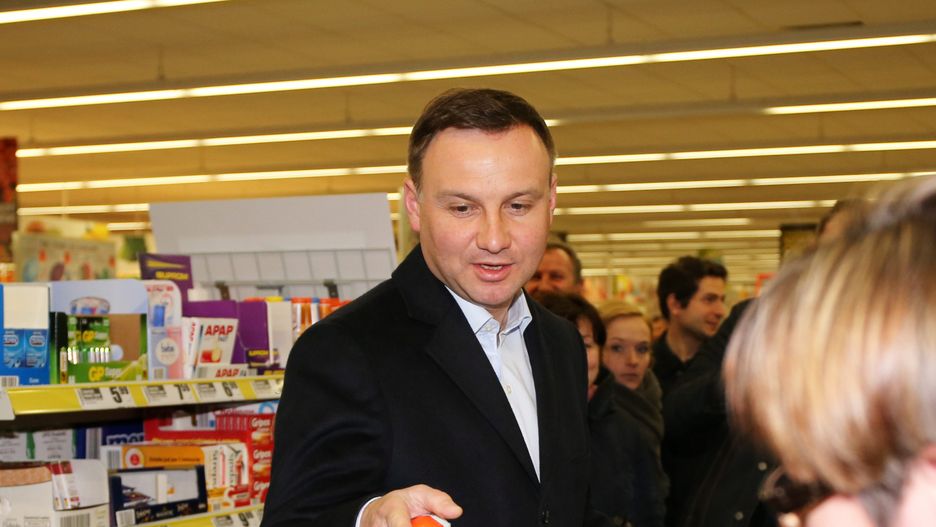 W 2015 roku Andrzej Duda wybrał się na zakupy do Biedronki, by pokazać, że po przyjęciu euro ceny w Polsce wzrosłyby
