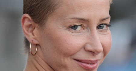 Kasi Warnke ‘’życie po czterdziestce’’. W bikini i z papierosem