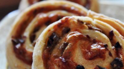 Ślimaczki pizzowe. Smakowita i szybka przekąska
