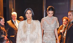 Kim Kardashian z siostrami na planie filmu