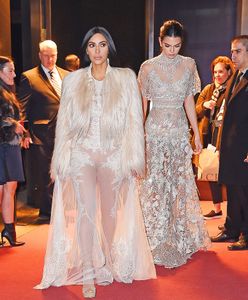 Kim Kardashian z siostrami na planie filmu