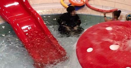 Spór o muzułmanki w burkini na basenie. Pływalnie wymagają określonych strojów kąpielowych z troski o higienę