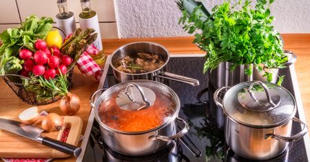 Dobre garnki do gotowania. Sprawdź wady i zalety poszczególnych materiałów