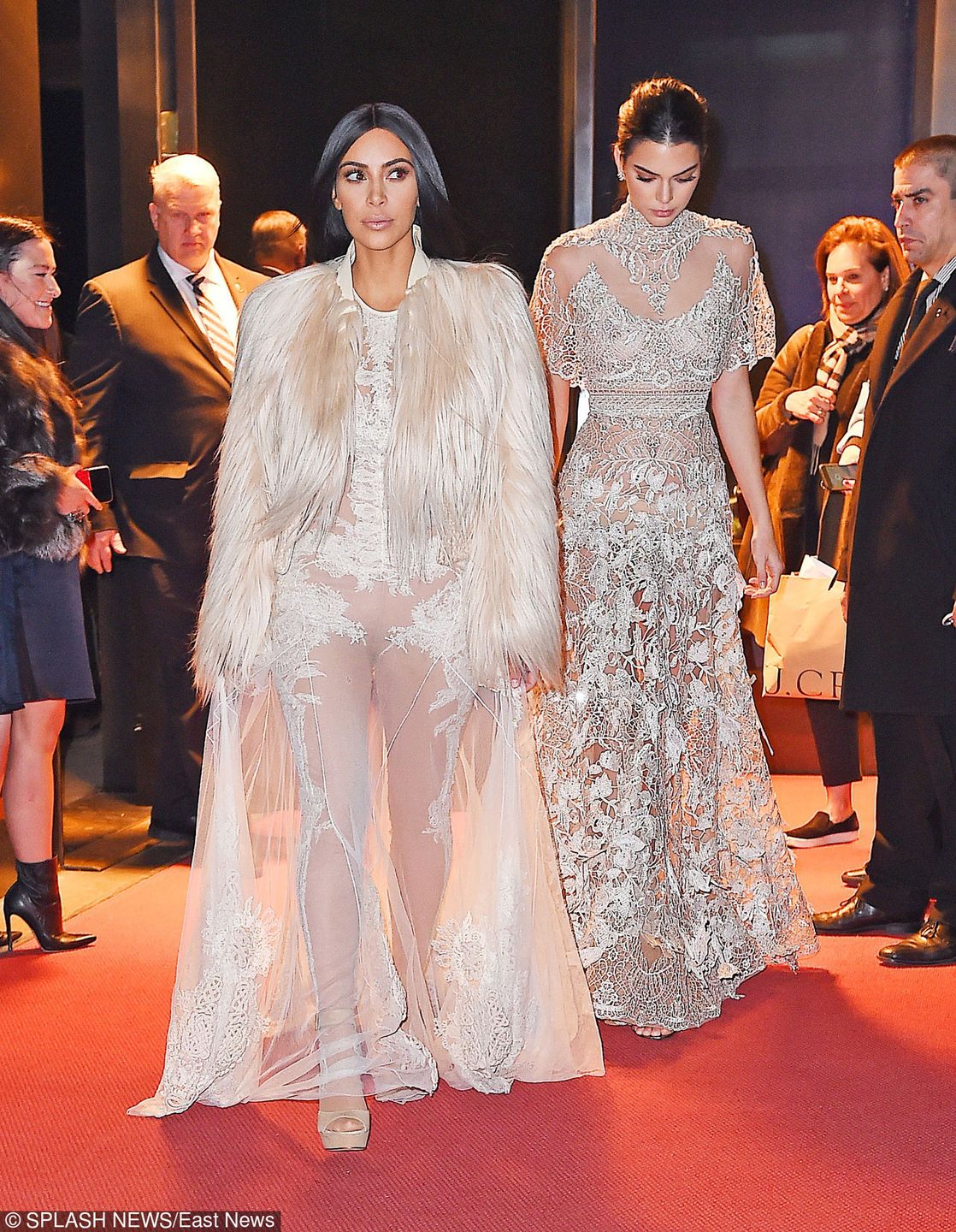 Kim Kardashian z siostrami na planie filmu