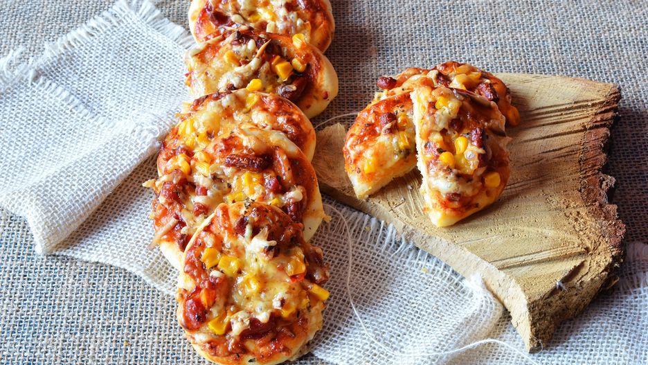 Pizzerinki z kabanosami i kukurydzą. W sam raz na raz